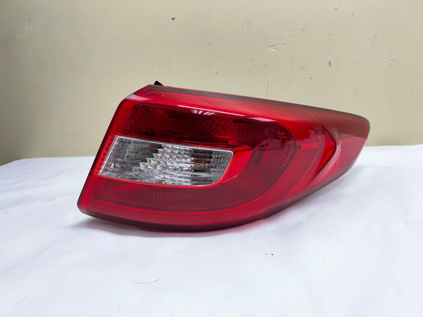 2015-2017 Hyundai Sonata Rear Right OEM Tail Light 92402-C2000