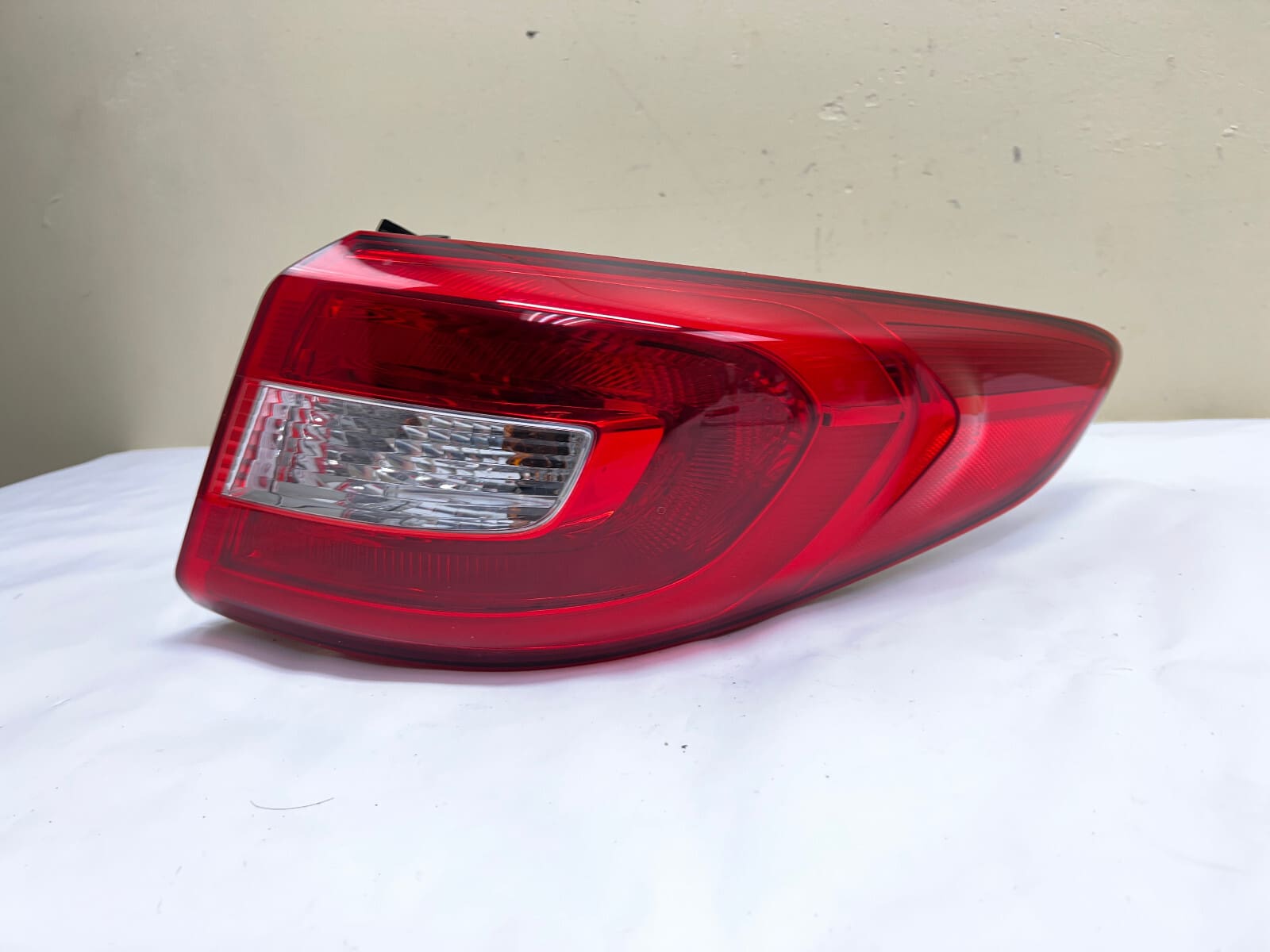 2015-2017 Hyundai Sonata Rear Right OEM Tail Light 92402-C2000 - Image 2