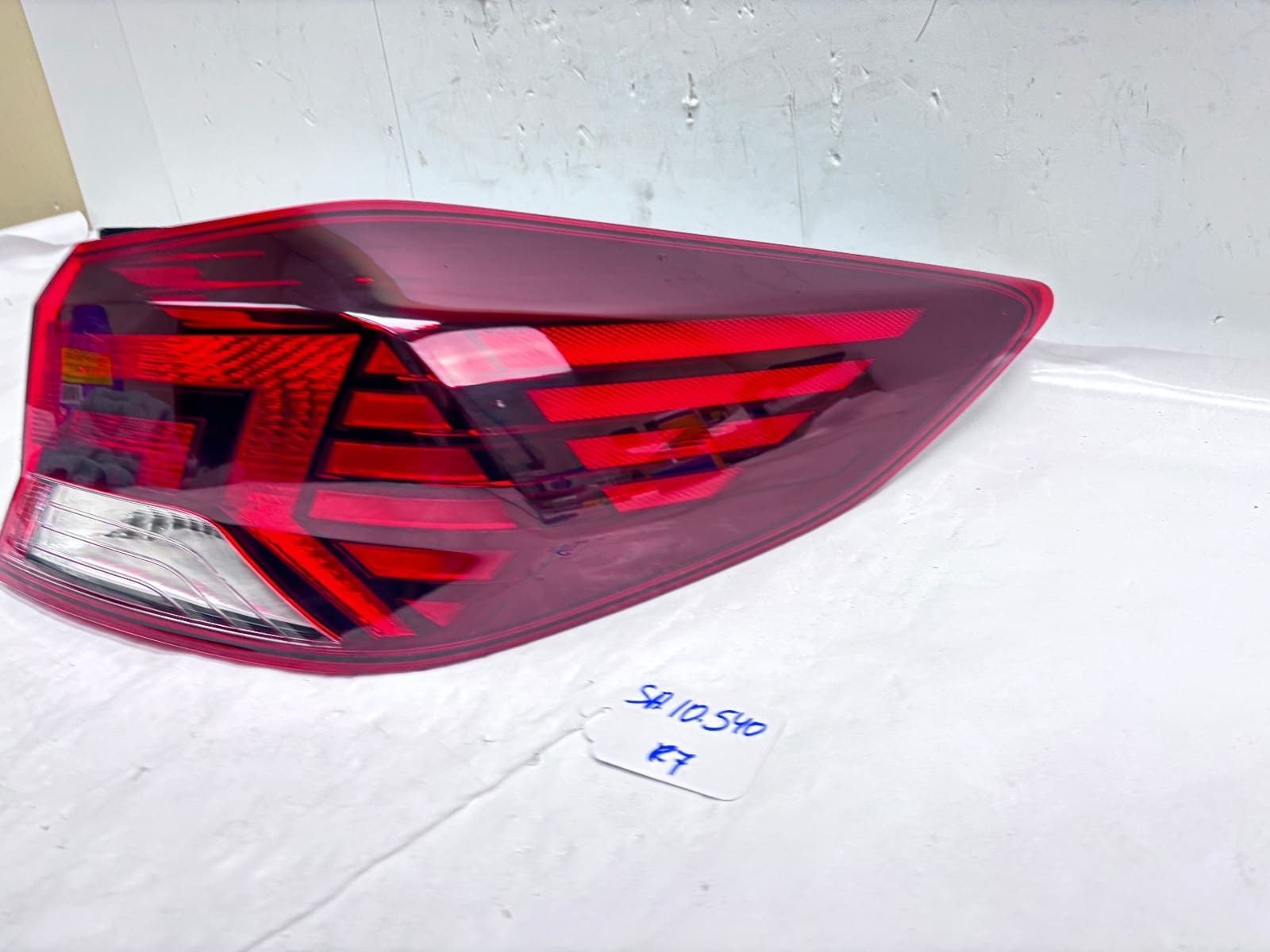 2019-2020 Hyundai Elantra Rear Right OEM Halogen Tail Light - Image 3