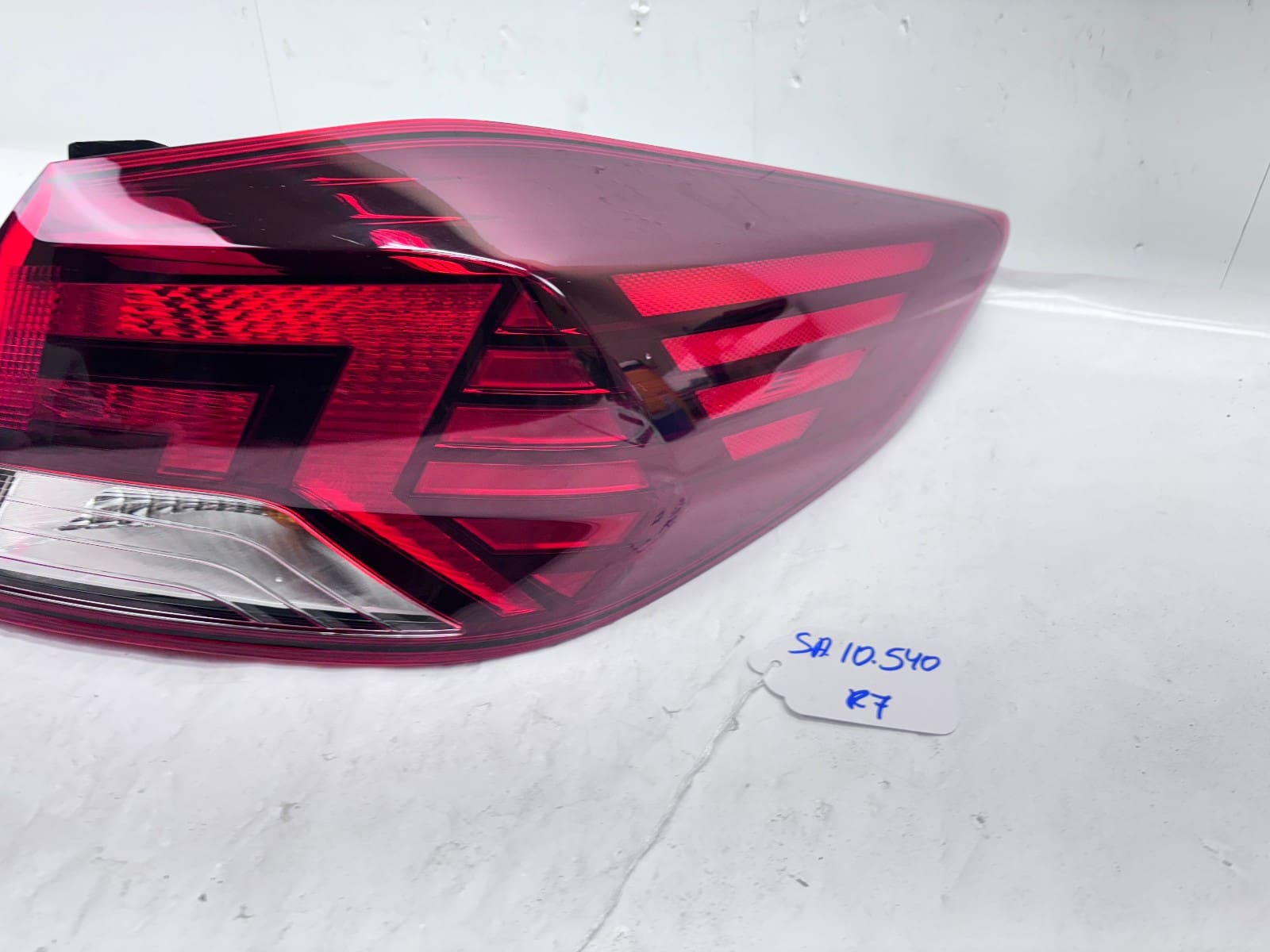 2019-2020 Hyundai Elantra Rear Right OEM Halogen Tail Light - Image 9