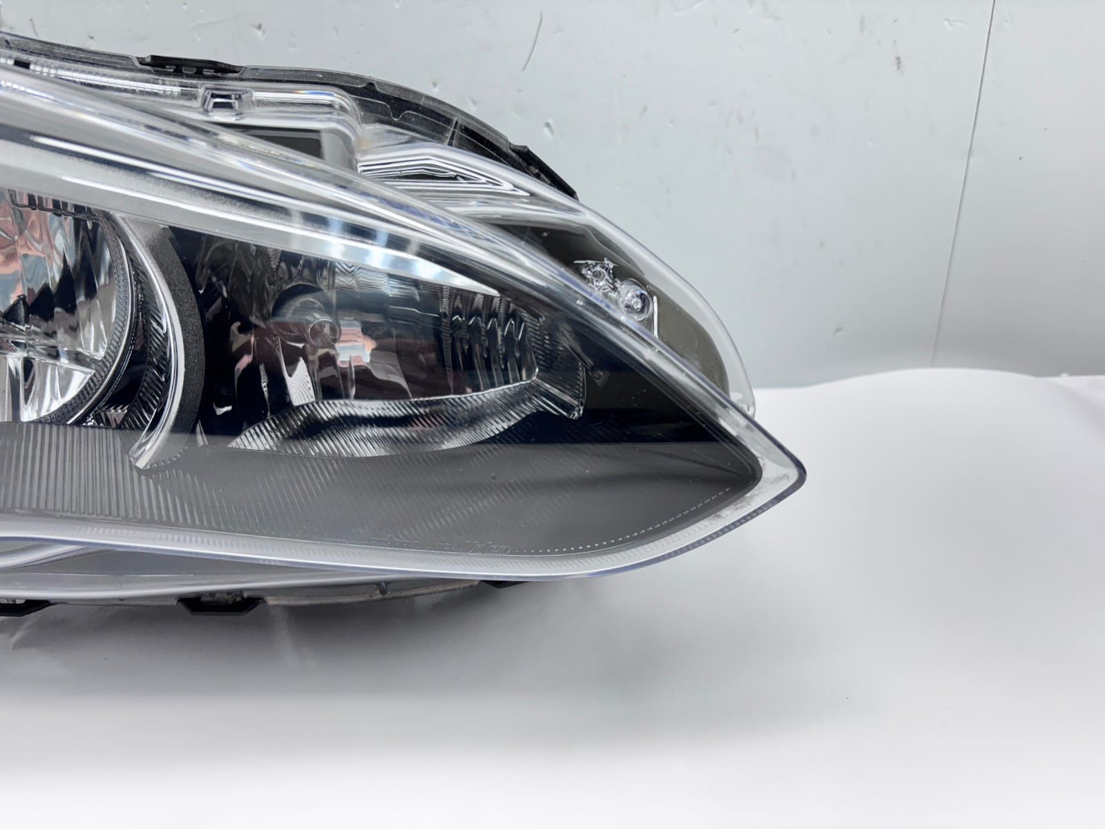 2017-2023 Subaru Impreza; Crosstrek Halogen Right OEM Headlight - Image 2