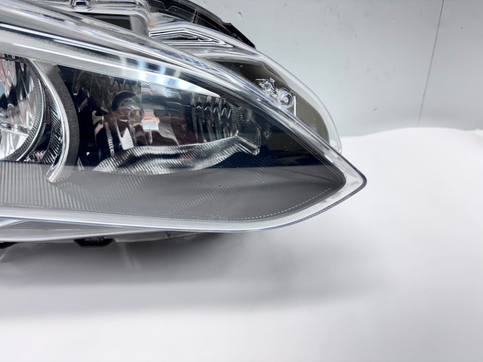 2017-2023 Subaru Impreza; Crosstrek Halogen Right OEM Headlight - Image 3