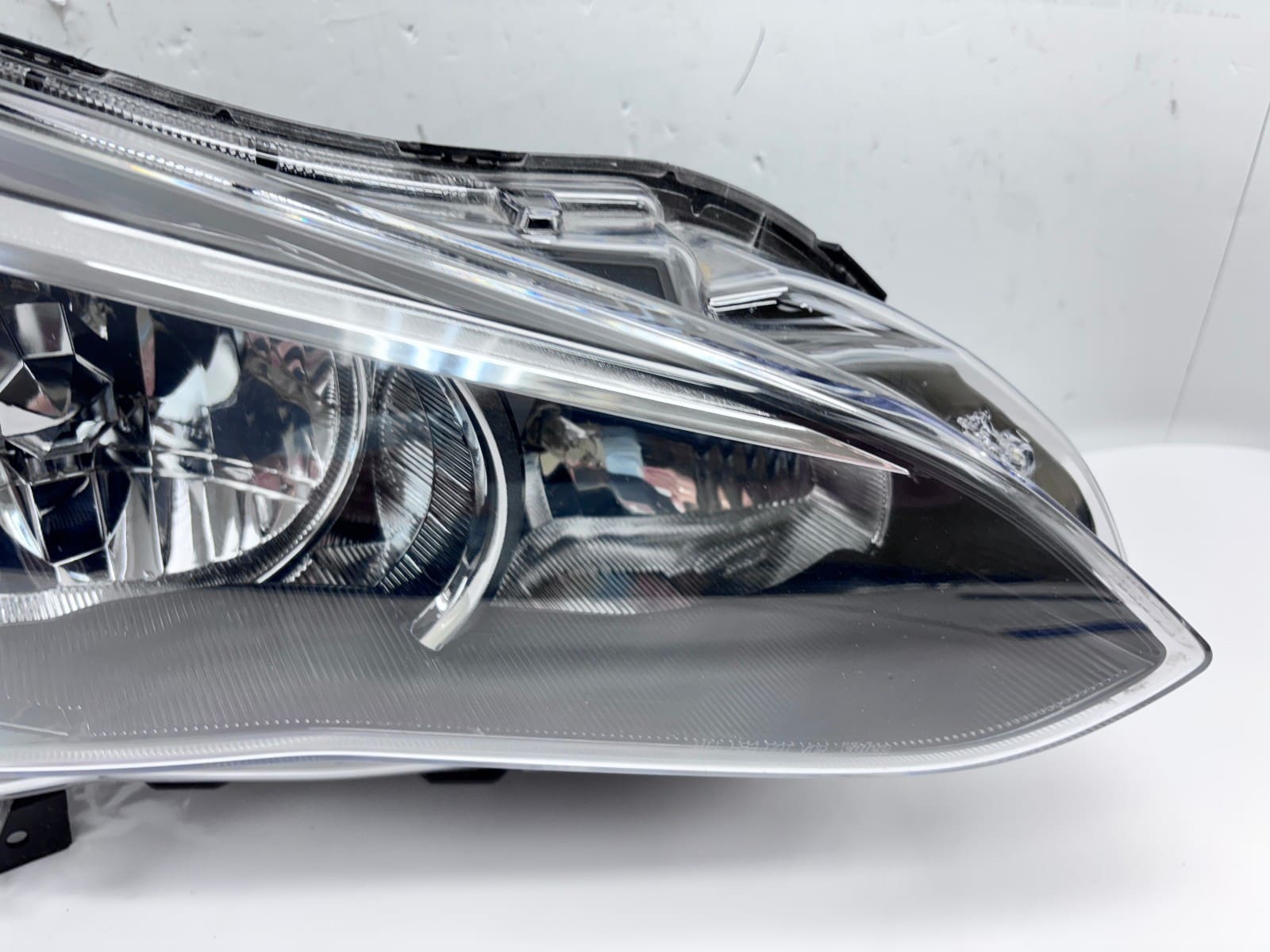2017-2023 Subaru Impreza; Crosstrek Halogen Right OEM Headlight - Image 4