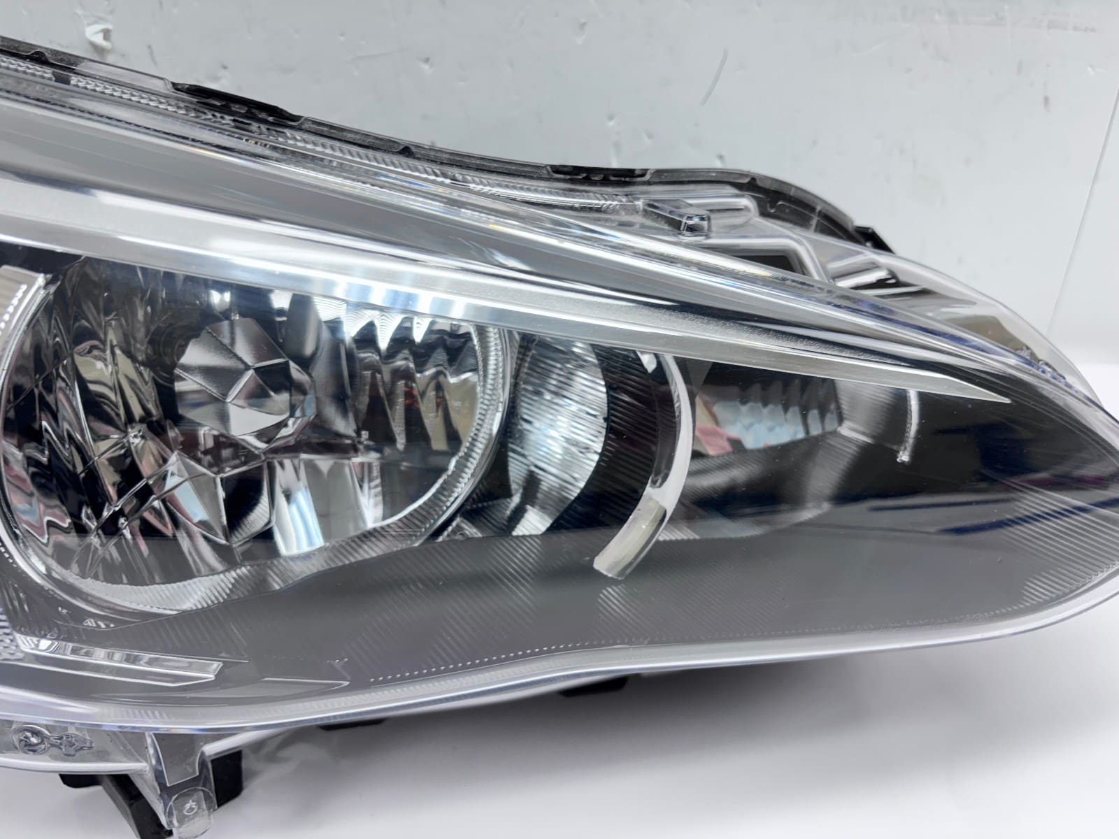 2017-2023 Subaru Impreza; Crosstrek Halogen Right OEM Headlight - Image 5