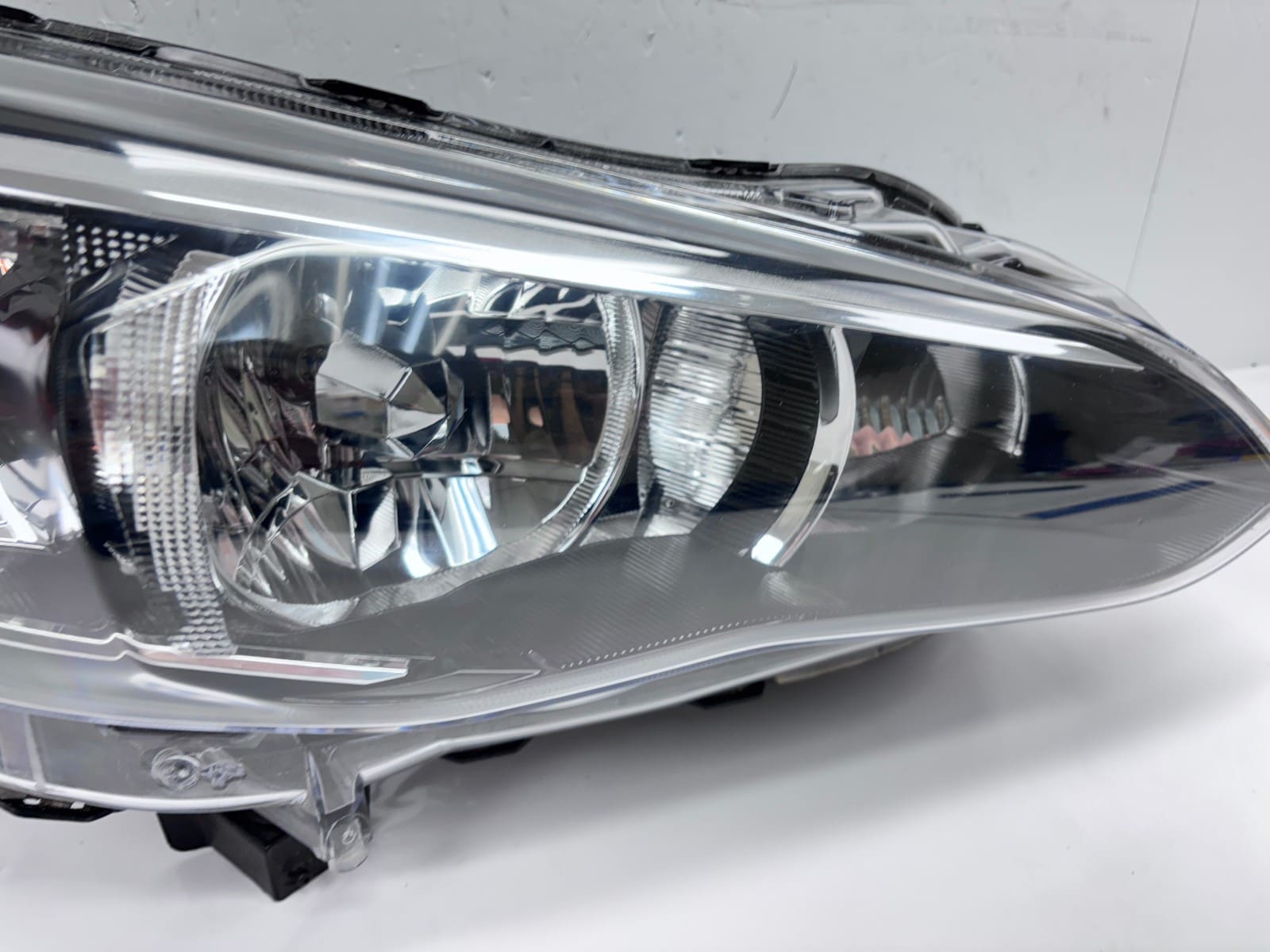 2017-2023 Subaru Impreza; Crosstrek Halogen Right OEM Headlight - Image 6