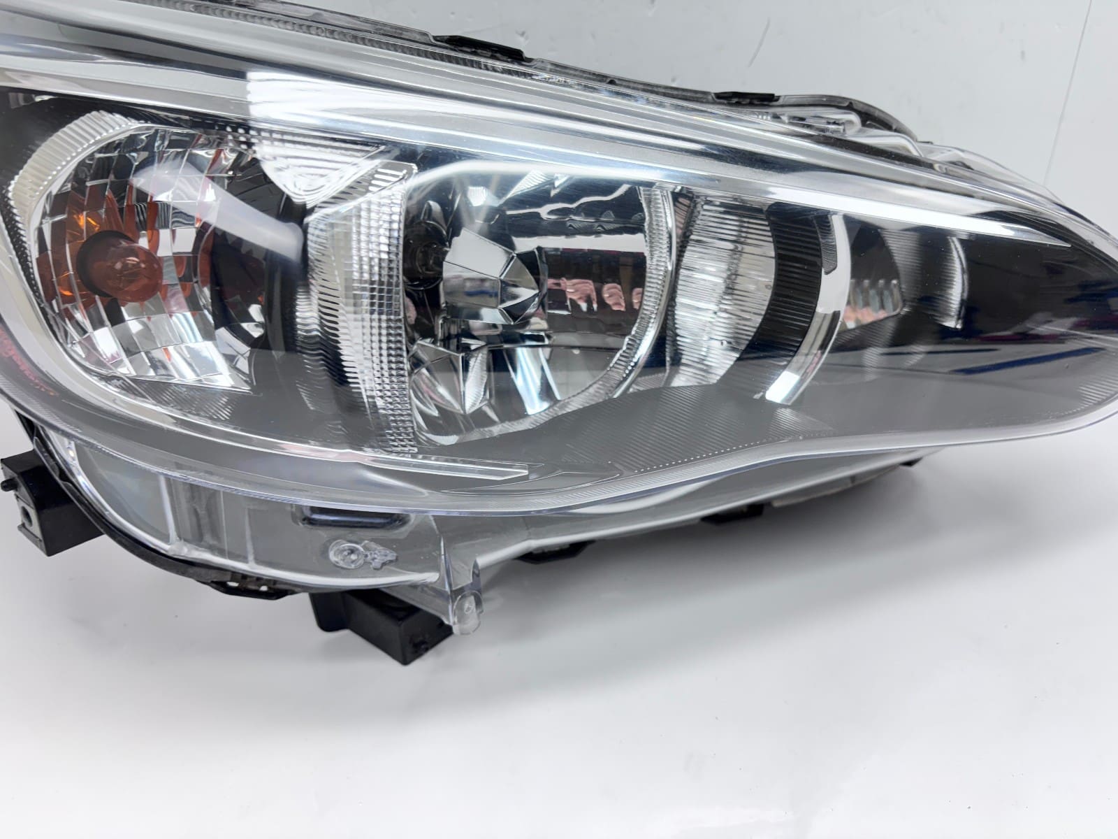 2017-2023 Subaru Impreza; Crosstrek Halogen Right OEM Headlight - Image 7