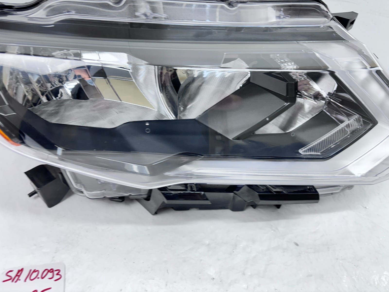 2017-20 Nissan Rogue Right Halogen CAPA Headlight Assembly 260106fl0a - Image 9