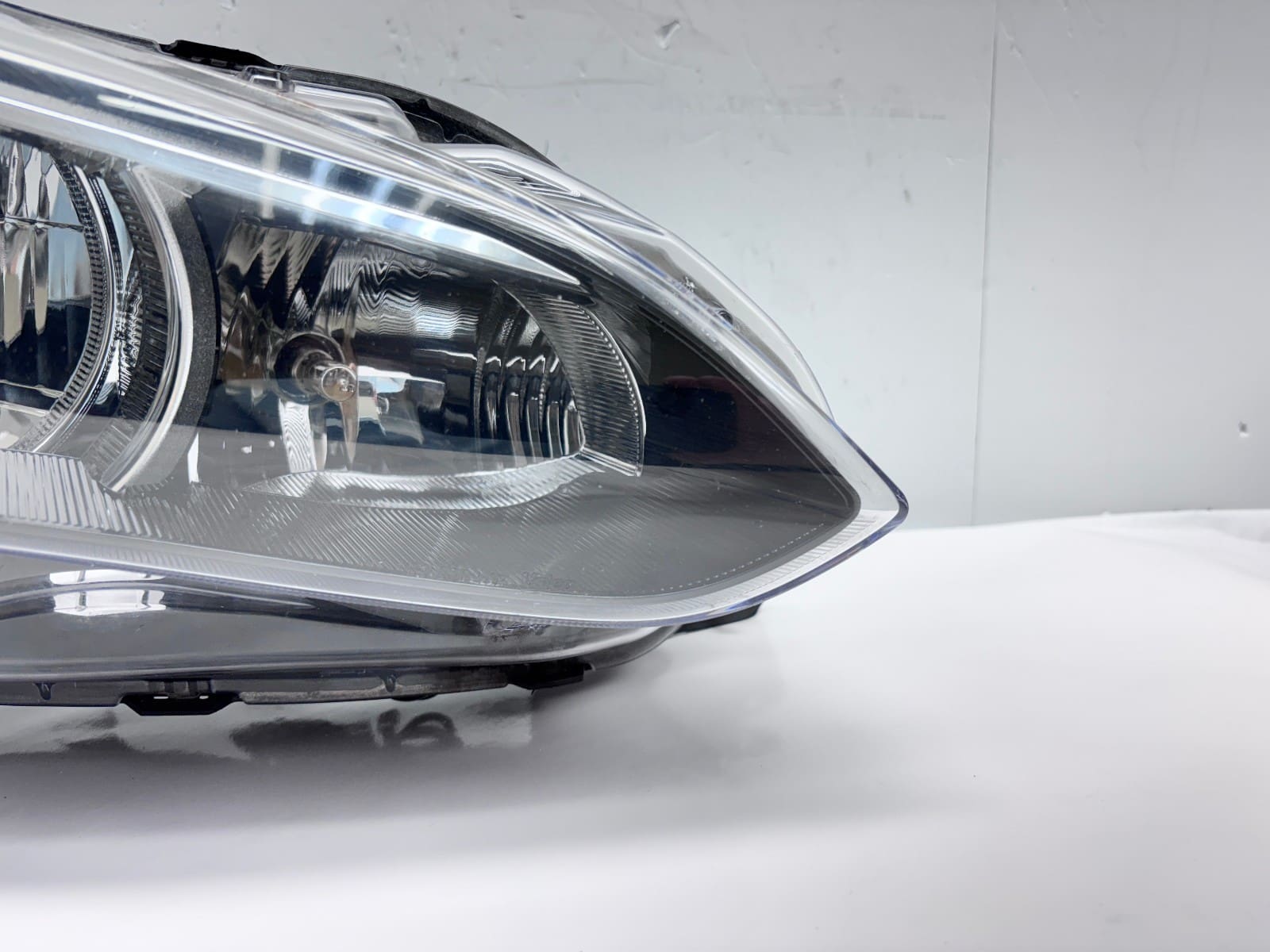 2017-2023 Subaru Impreza; Crosstrek Halogen Right OEM Headlight - Image 2