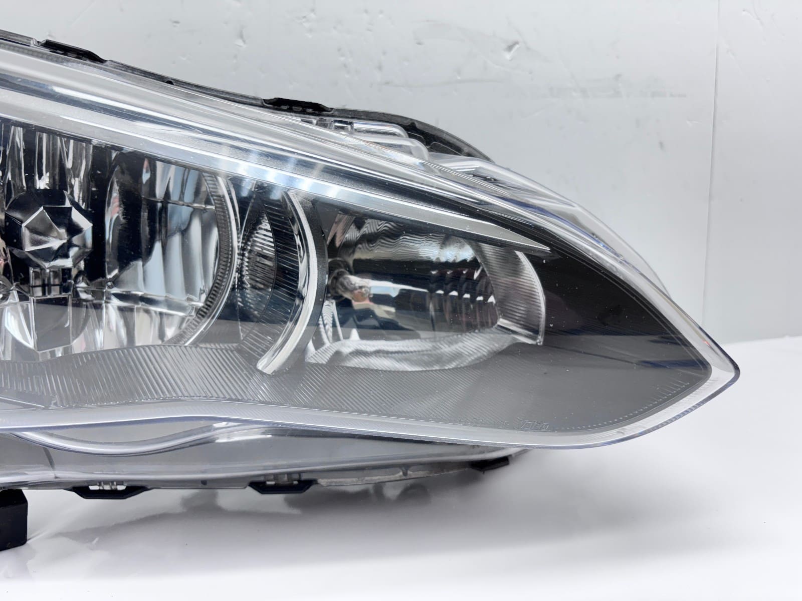 2017-2023 Subaru Impreza; Crosstrek Halogen Right OEM Headlight - Image 3