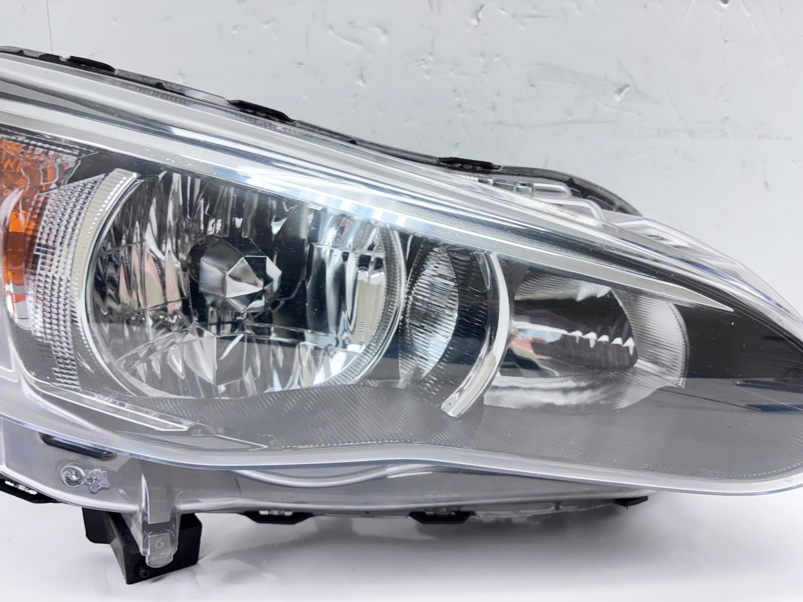 2017-2023 Subaru Impreza; Crosstrek Halogen Right OEM Headlight - Image 4