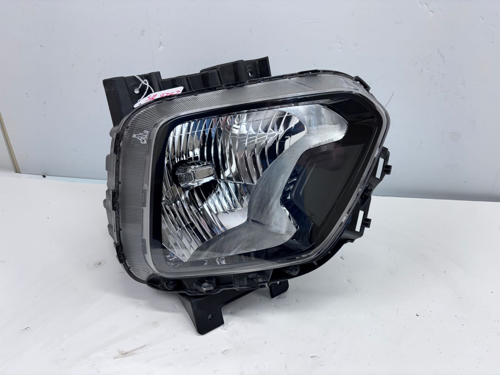 2020-2022 Kia Soul Halogen Front Right OEM Headlight 92102-K0040