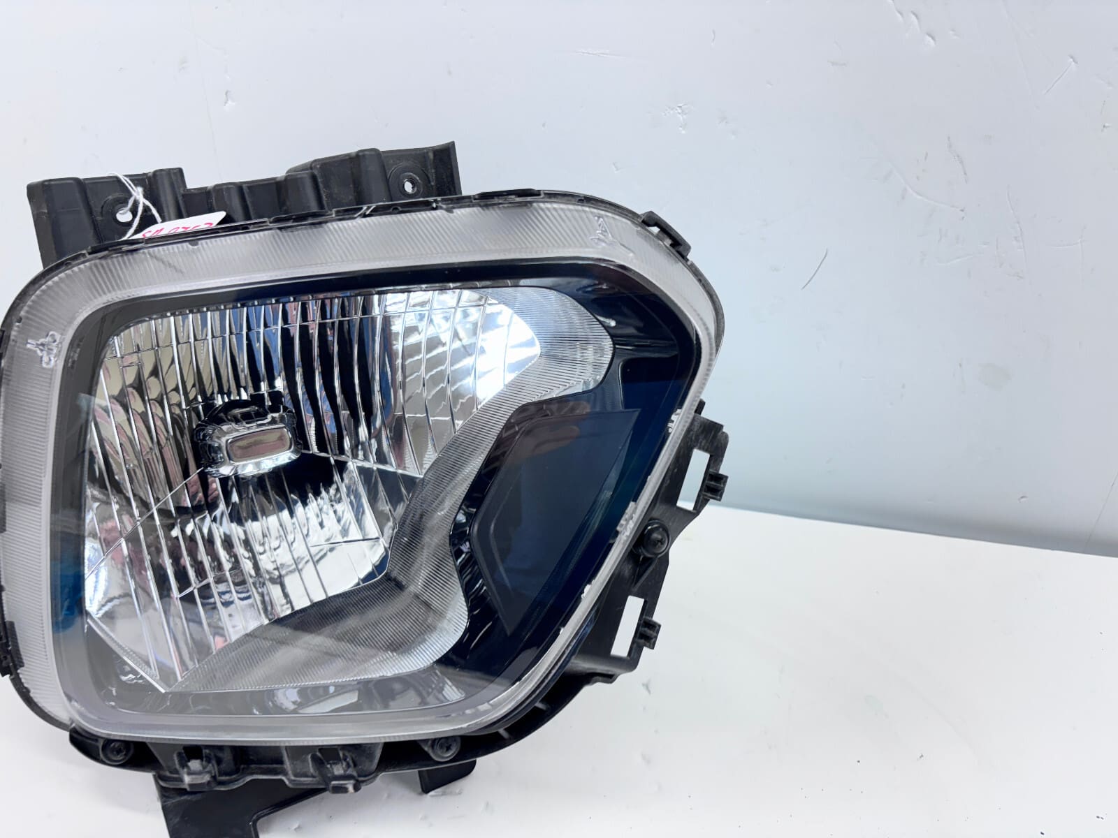 2020-2022 Kia Soul Halogen Front Right OEM Headlight 92102-K0040 - Image 2