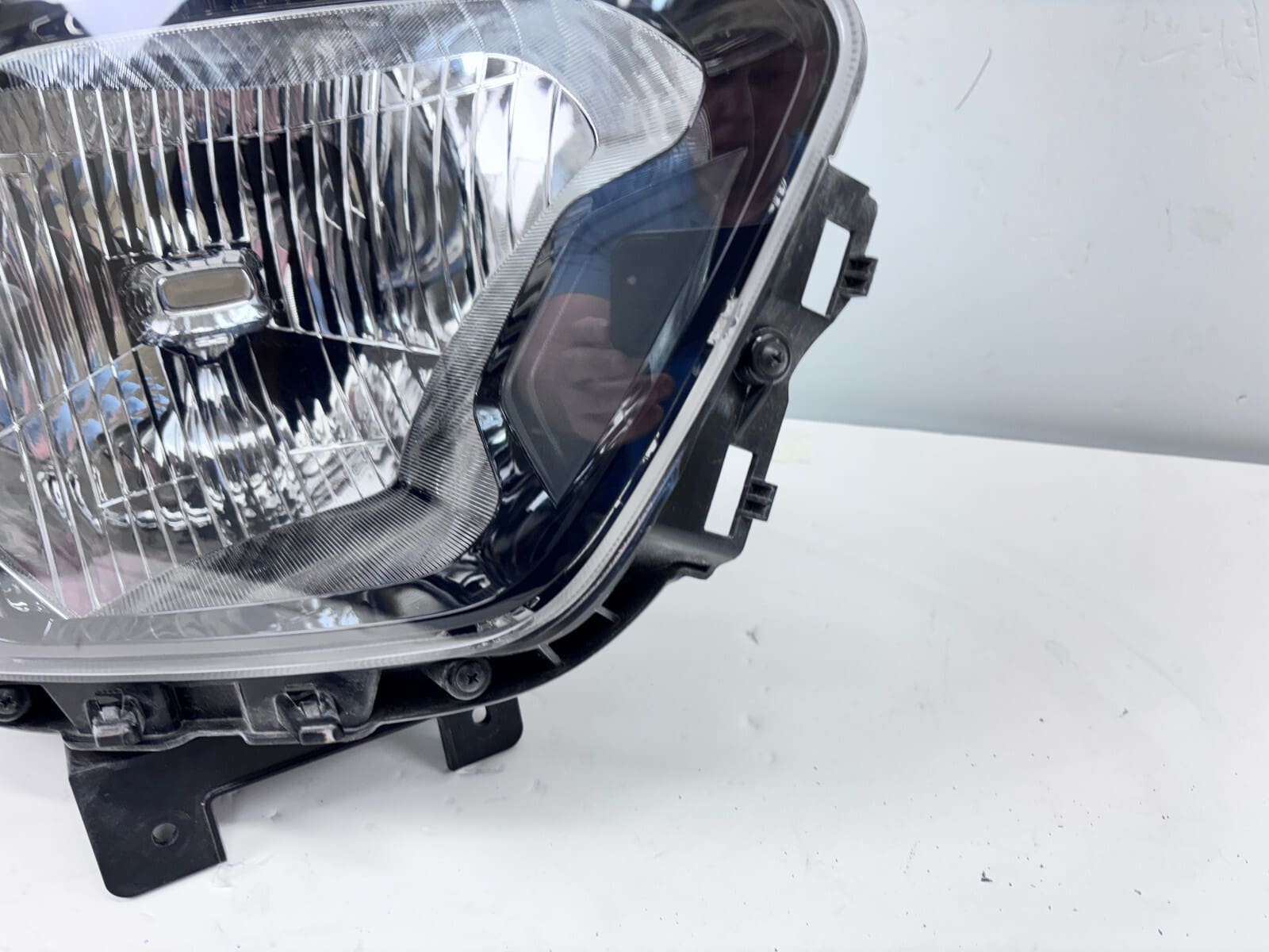 2020-2022 Kia Soul Halogen Front Right OEM Headlight 92102-K0040 - Image 3