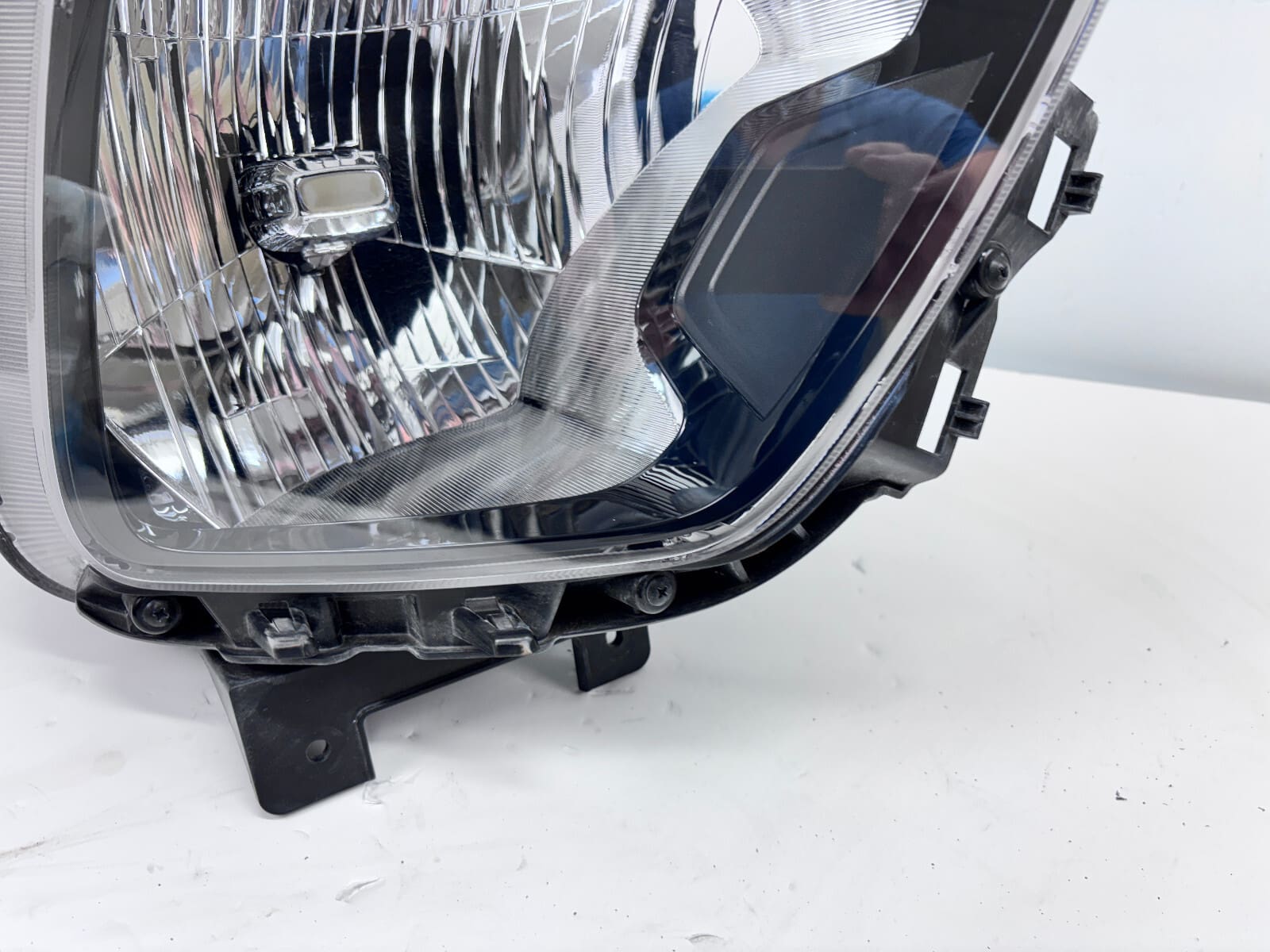 2020-2022 Kia Soul Halogen Front Right OEM Headlight 92102-K0040 - Image 4