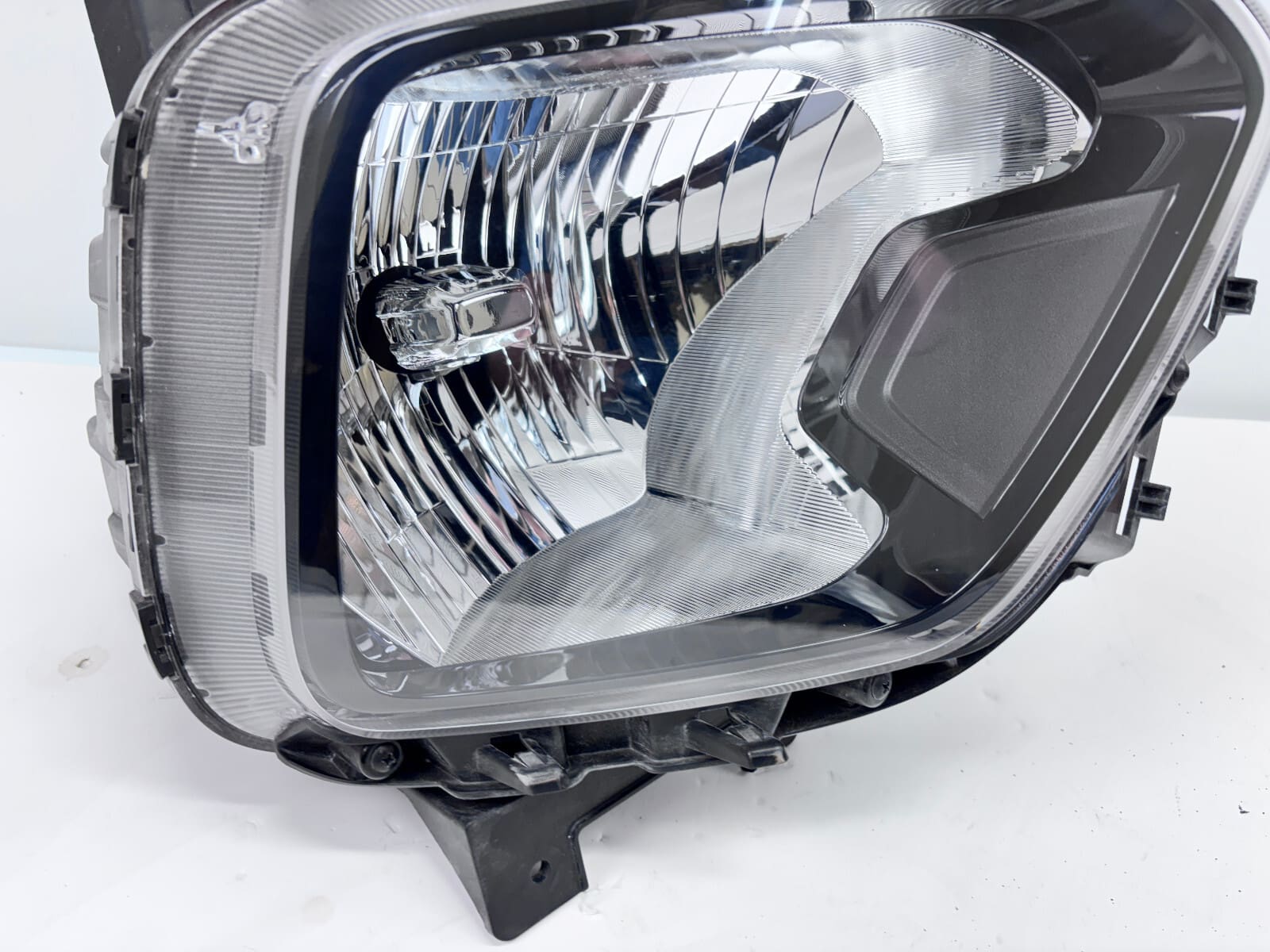 2020-2022 Kia Soul Halogen Front Right OEM Headlight 92102-K0040 - Image 5