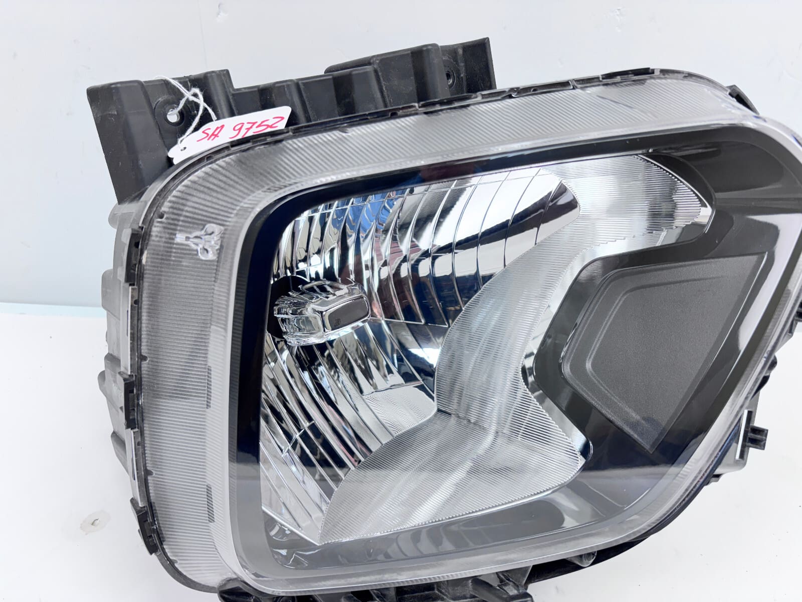 2020-2022 Kia Soul Halogen Front Right OEM Headlight 92102-K0040 - Image 6