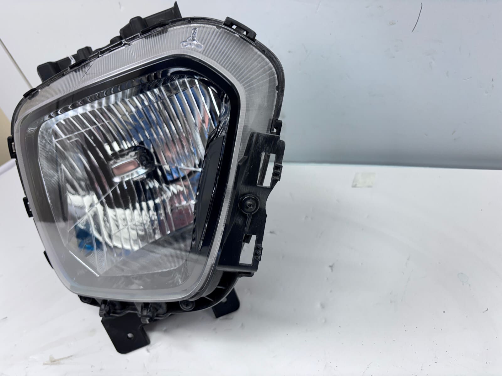 2020-2022 Kia Soul Halogen Front Right OEM Headlight 92102-K0040 - Image 12