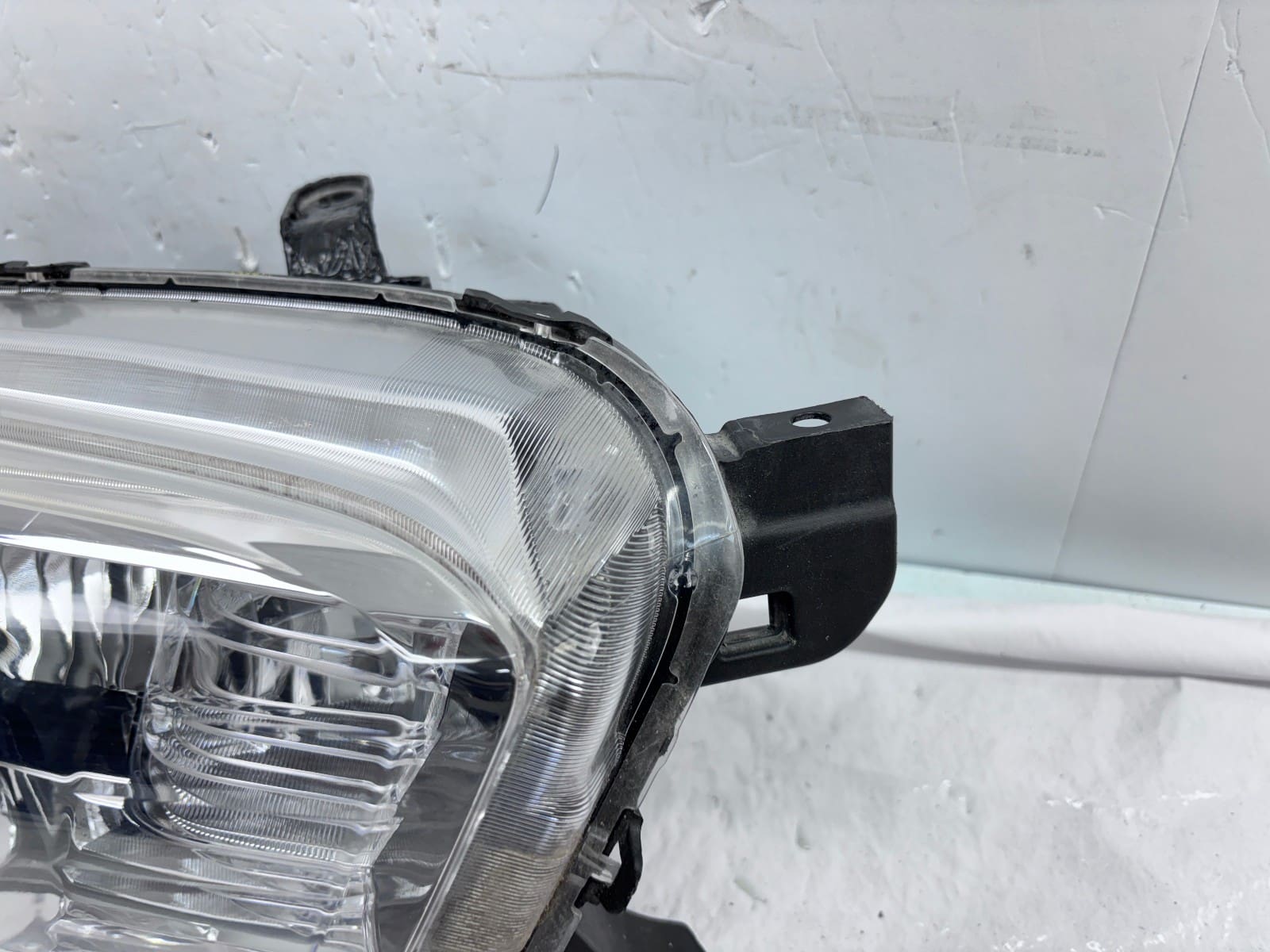 Toyota Tacoma Front Right OEM Halogen Headlight Assembly 2016-2022 Used - Image 4