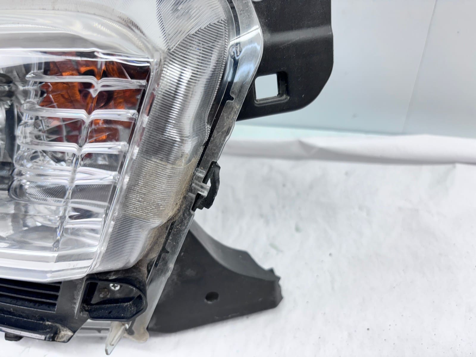 Toyota Tacoma Front Right OEM Halogen Headlight Assembly 2016-2022 Used - Image 5