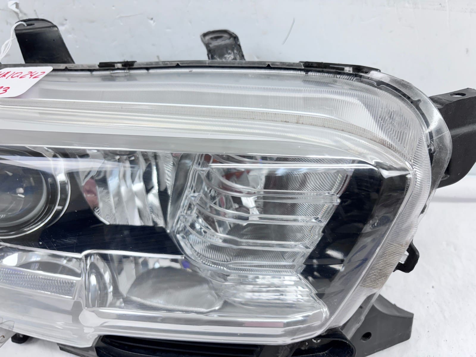 Toyota Tacoma Front Right OEM Halogen Headlight Assembly 2016-2022 Used - Image 6