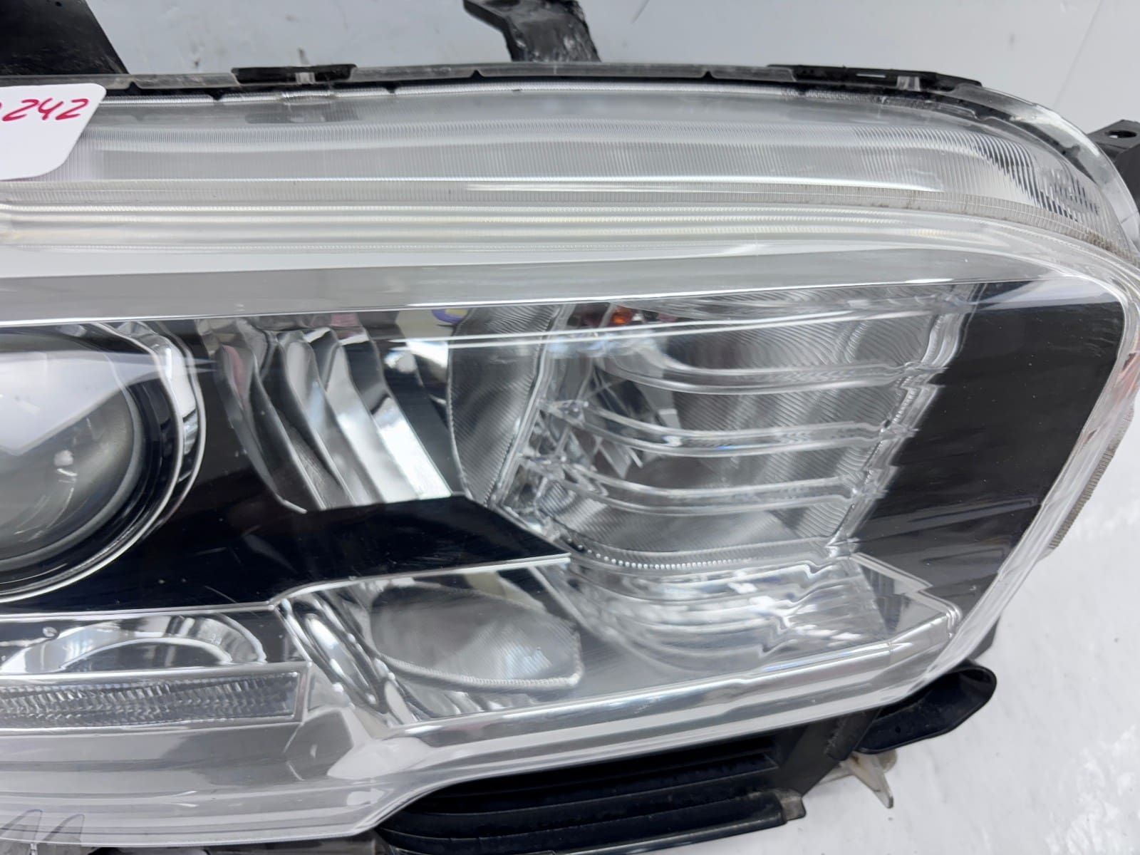 Toyota Tacoma Front Right OEM Halogen Headlight Assembly 2016-2022 Used - Image 7