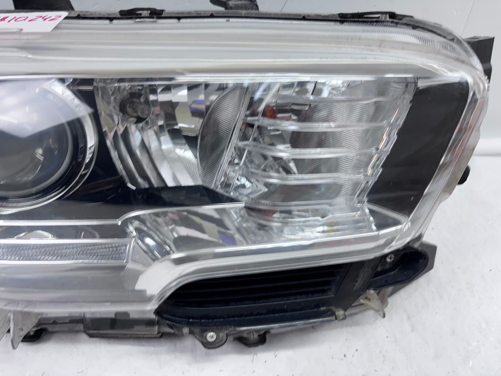 Toyota Tacoma Front Right OEM Halogen Headlight Assembly 2016-2022 Used - Image 8