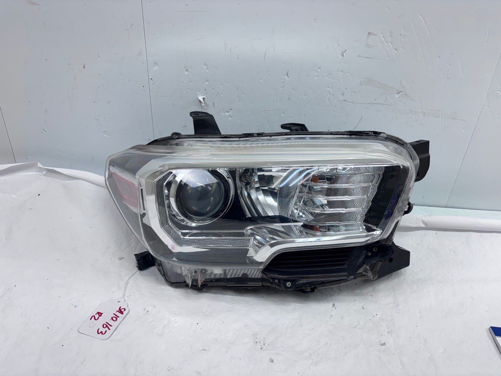 2016-2022 Toyota Tacoma Halogen LED Front Right OEM Headlight