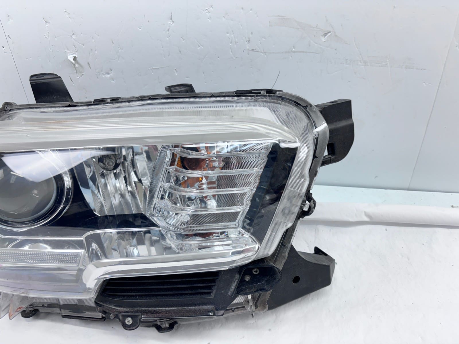 2016-2022 Toyota Tacoma Halogen LED Front Right OEM Headlight - Image 2