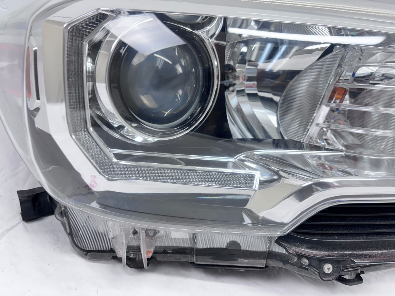 2016-2022 Toyota Tacoma Halogen LED Front Right OEM Headlight - Image 8