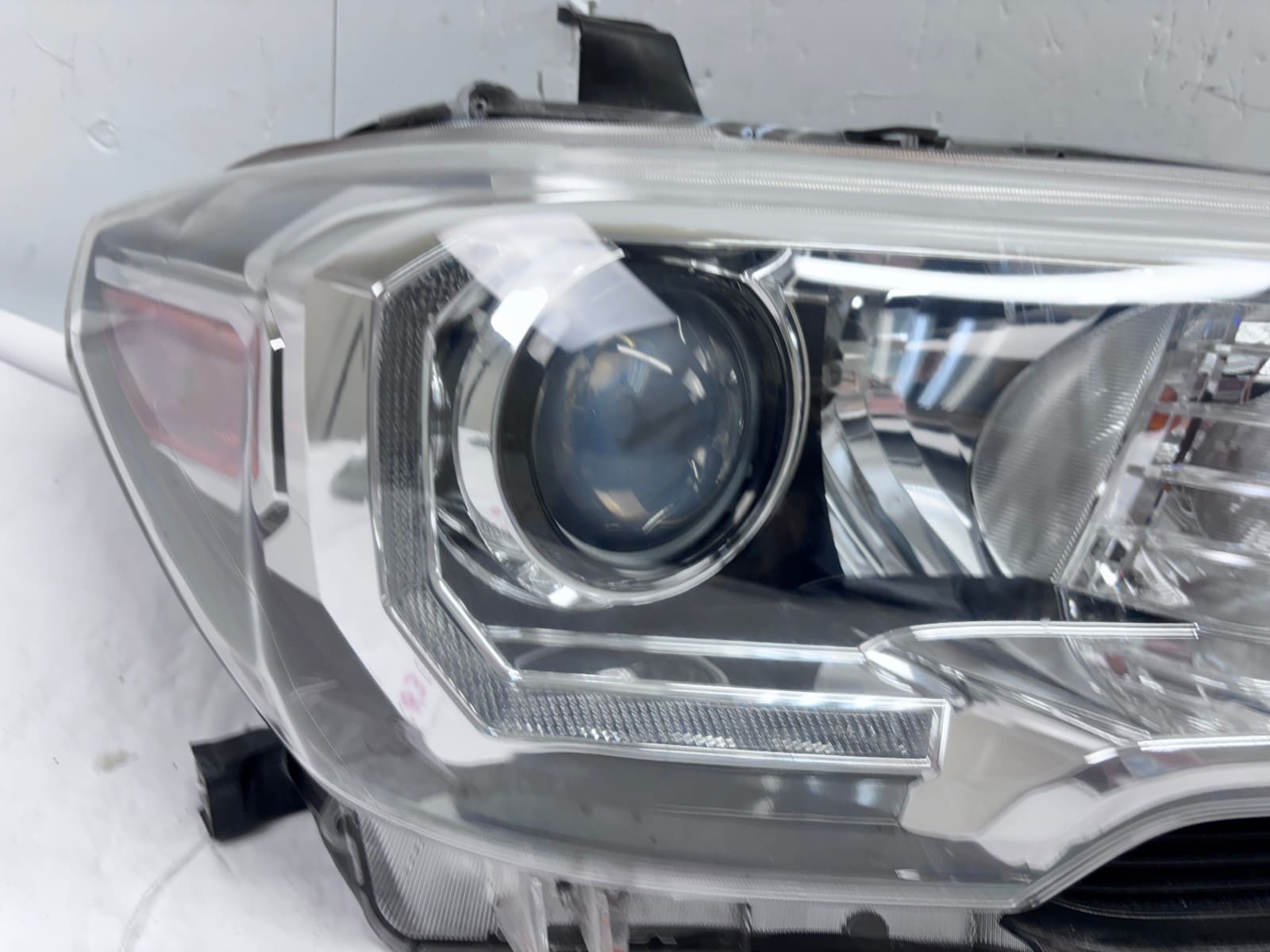 2016-2022 Toyota Tacoma Halogen LED Front Right OEM Headlight - Image 9