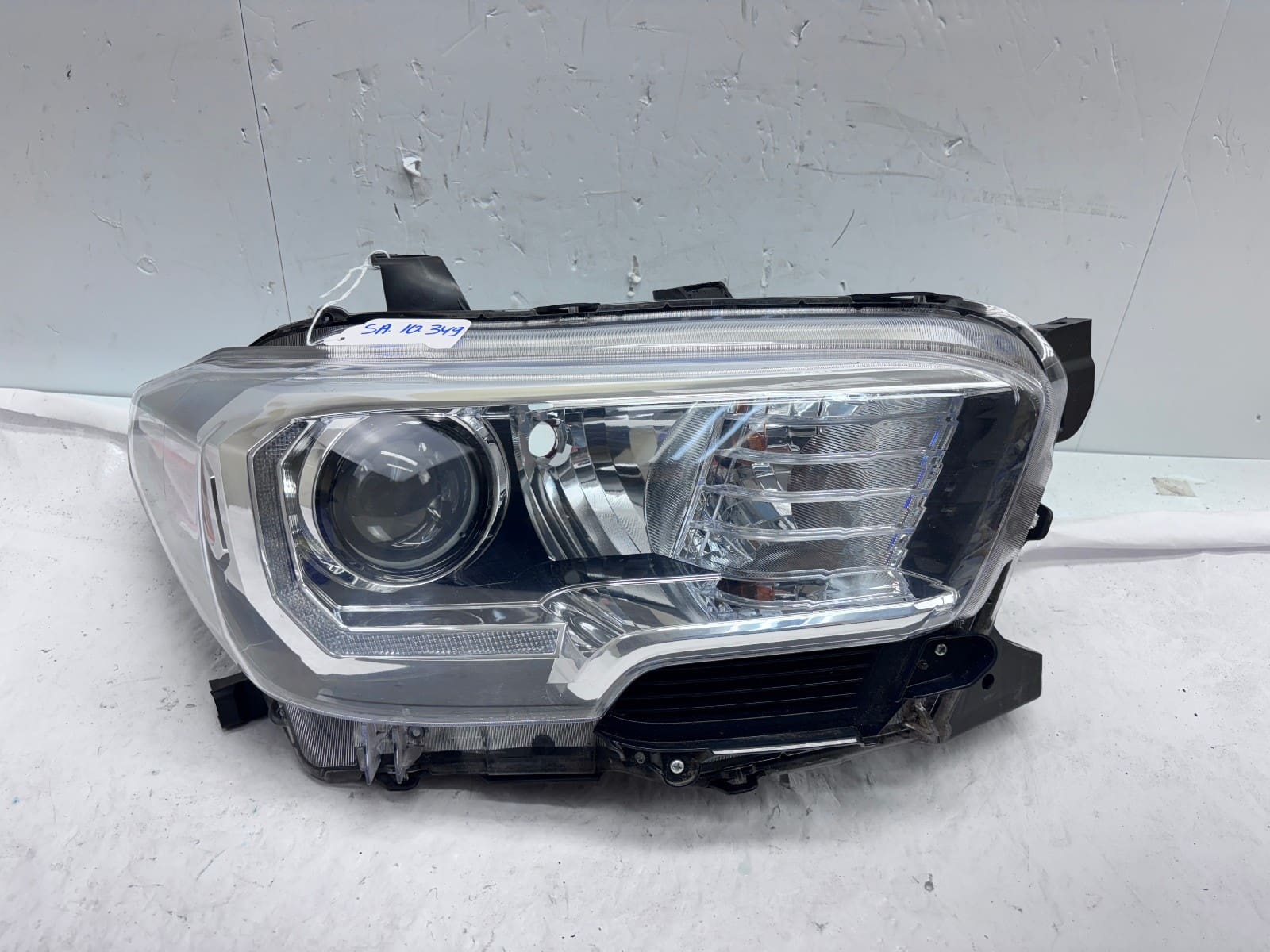 2016-2023 Toyota Tacoma Halogen LED Right OEM Headlight