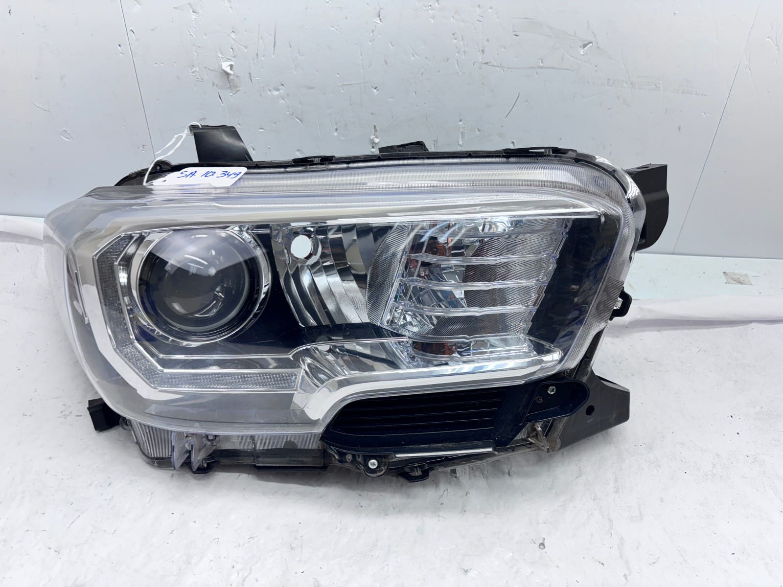 2016-2023 Toyota Tacoma Halogen LED Right OEM Headlight - Image 2