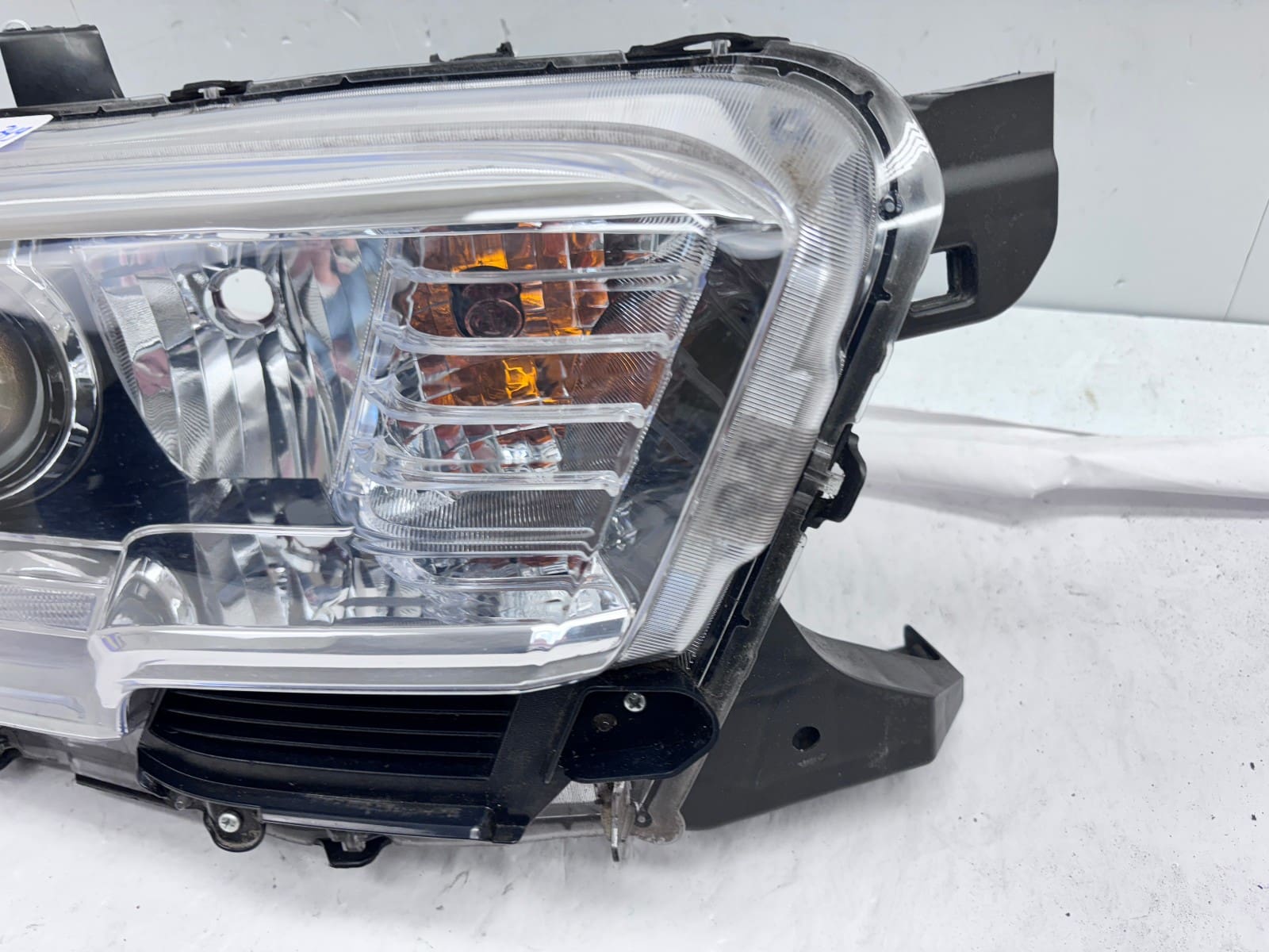 2016-2023 Toyota Tacoma Halogen LED Right OEM Headlight - Image 3