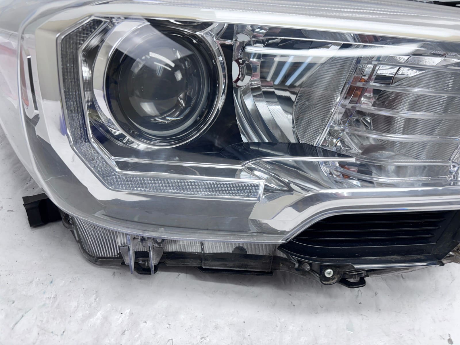 2016-2023 Toyota Tacoma Halogen LED Right OEM Headlight - Image 6