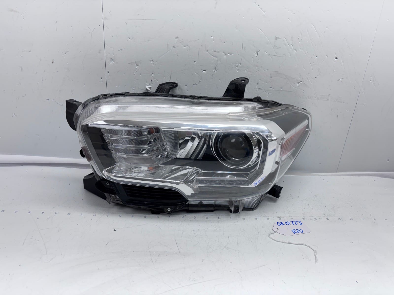 2016-22 Toyota Tacoma Halogen LED Front Left OEM Headlight A 81150-04270