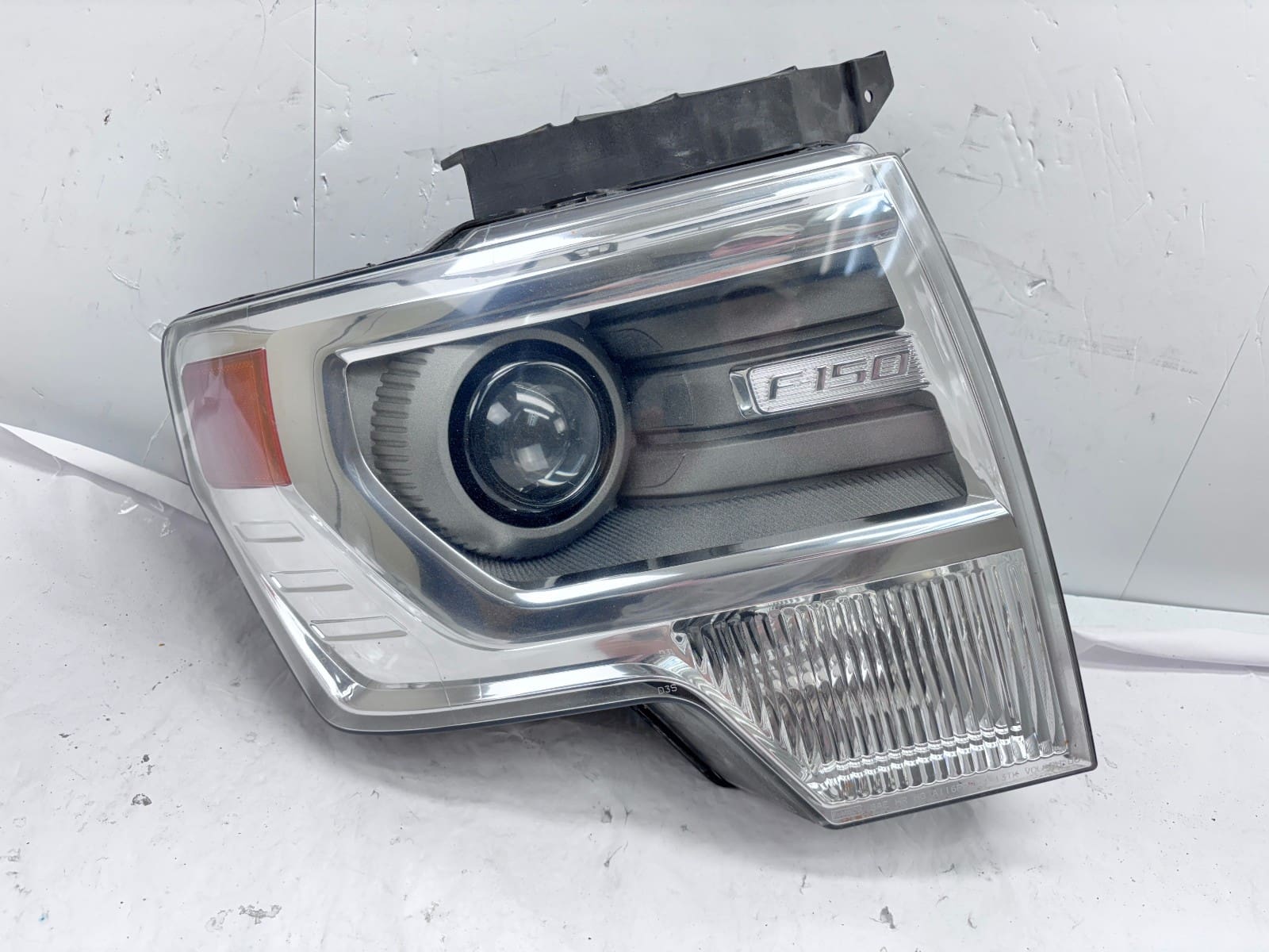 2009-2014 Ford F150 Xenon HID Front Right OEM Headlight