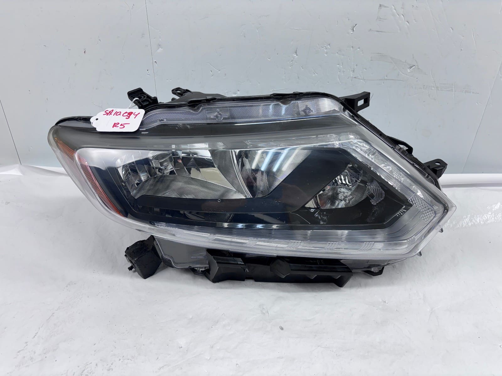 2014-16 Nissan Rogue Right Front Headlight Halogen CAPA-Certified Used