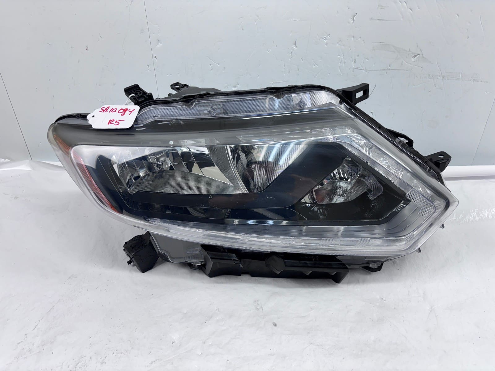 2014-16 Nissan Rogue Right Front Headlight Halogen CAPA-Certified Used - Image 2
