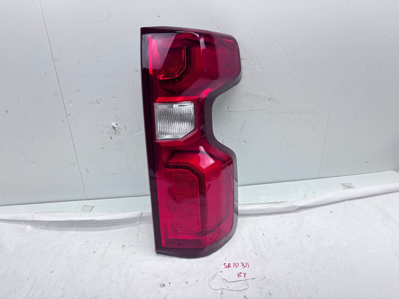 2019-2023 Chevy Silverado LED Rear Right OEM Tail Light 85115894