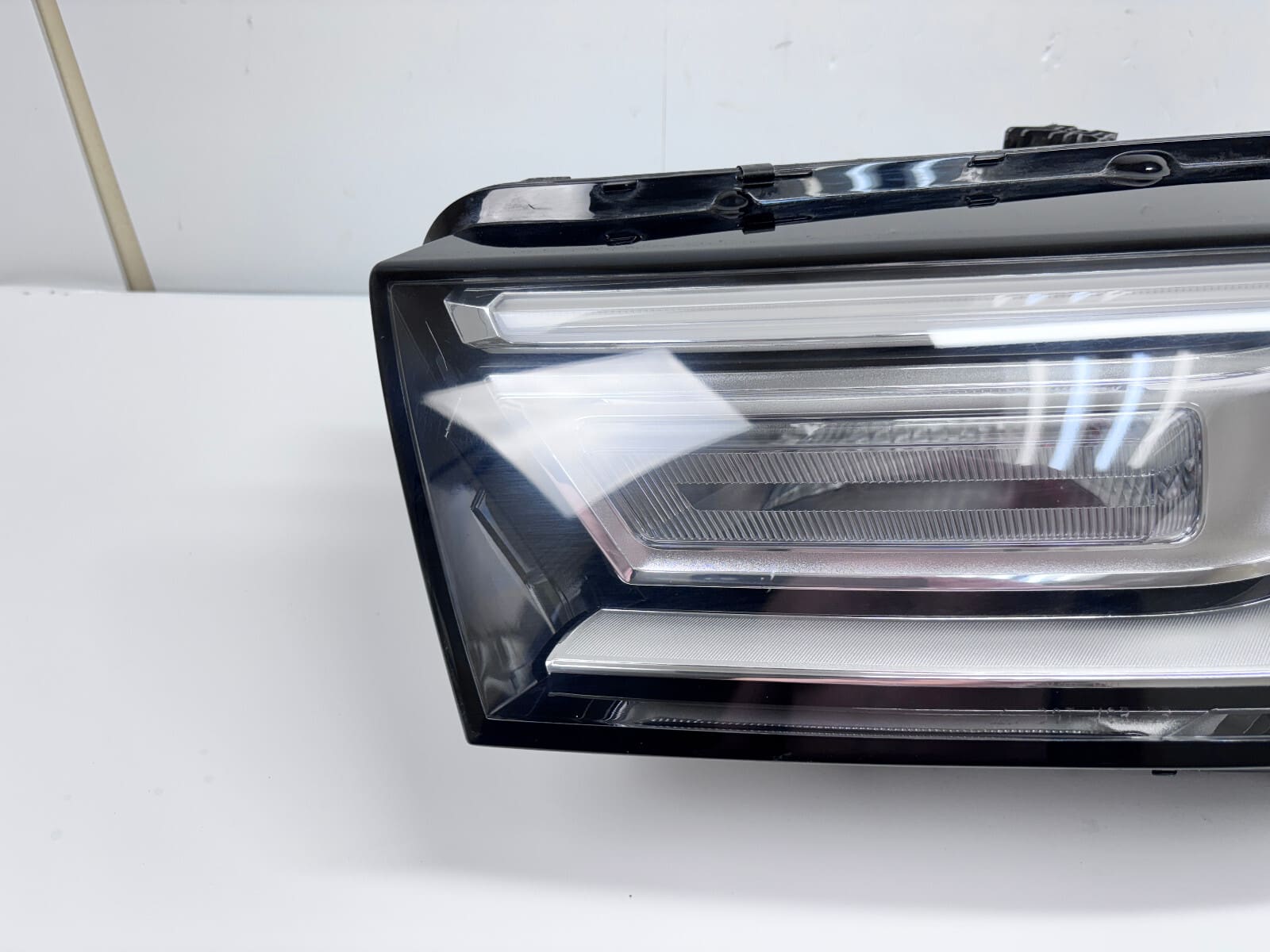 2018-20 Audi Q5; SQ5 Xenon HID Front Left OEM Headlight 80A941005B - Image 2