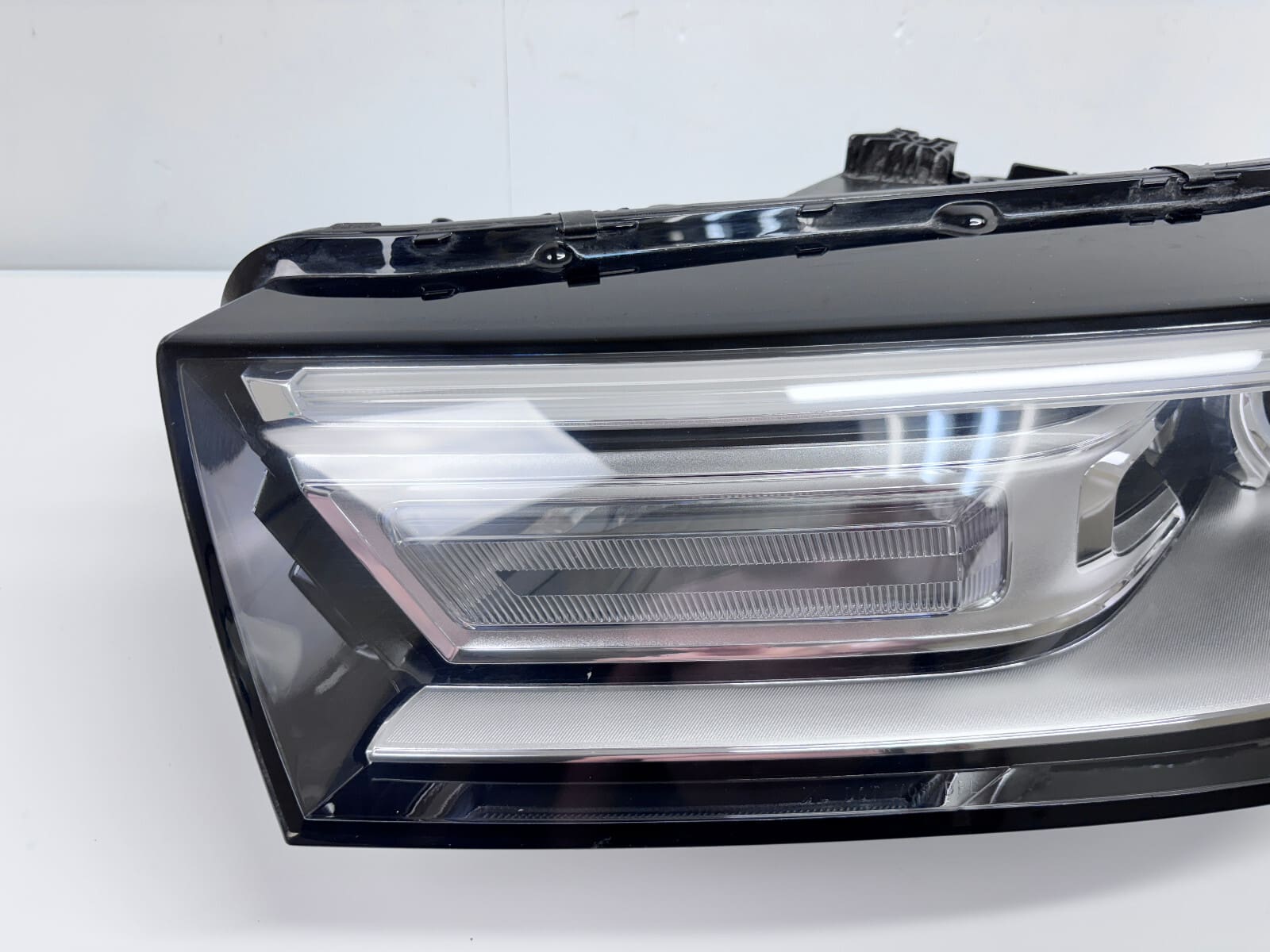 2018-20 Audi Q5; SQ5 Xenon HID Front Left OEM Headlight 80A941005B - Image 3