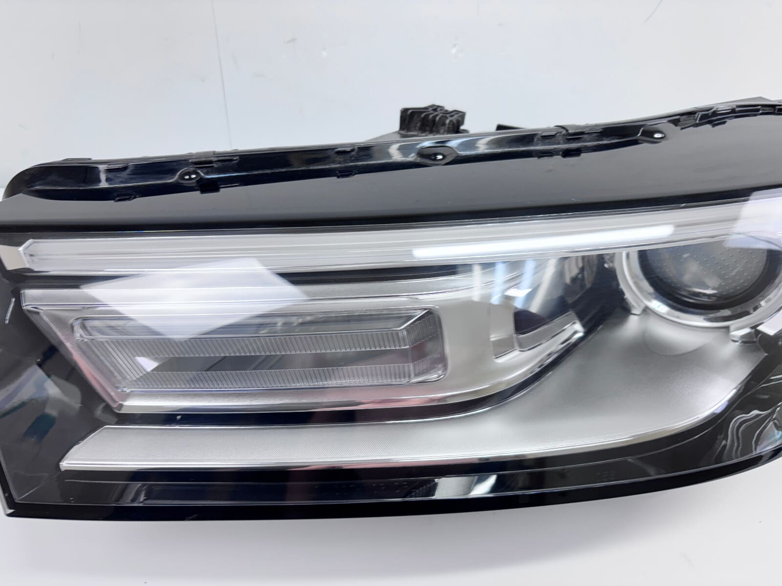 2018-20 Audi Q5; SQ5 Xenon HID Front Left OEM Headlight 80A941005B - Image 4