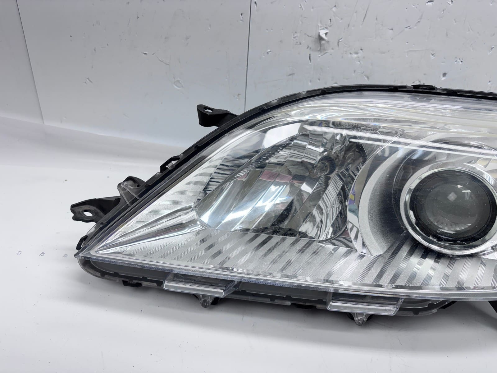 Toyota Sienna 2011-20 Halogen Front Left OEM Headlight 81150-08030 - Image 3