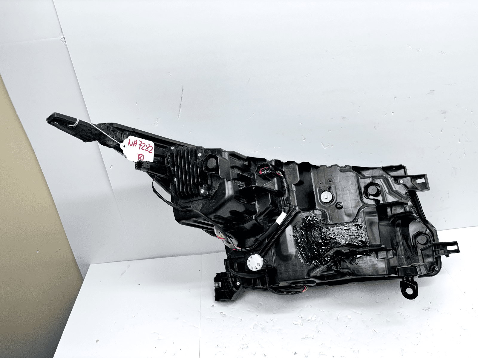 Used 2022-2024 Nissan Pathfinder Front Left LED OEM Headlight - Image 17