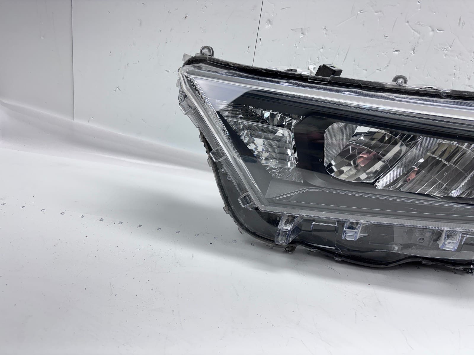 Toyota RAV4 2019-21 Black LED Front Left OEM Headlight 81110-0R152 - Image 2