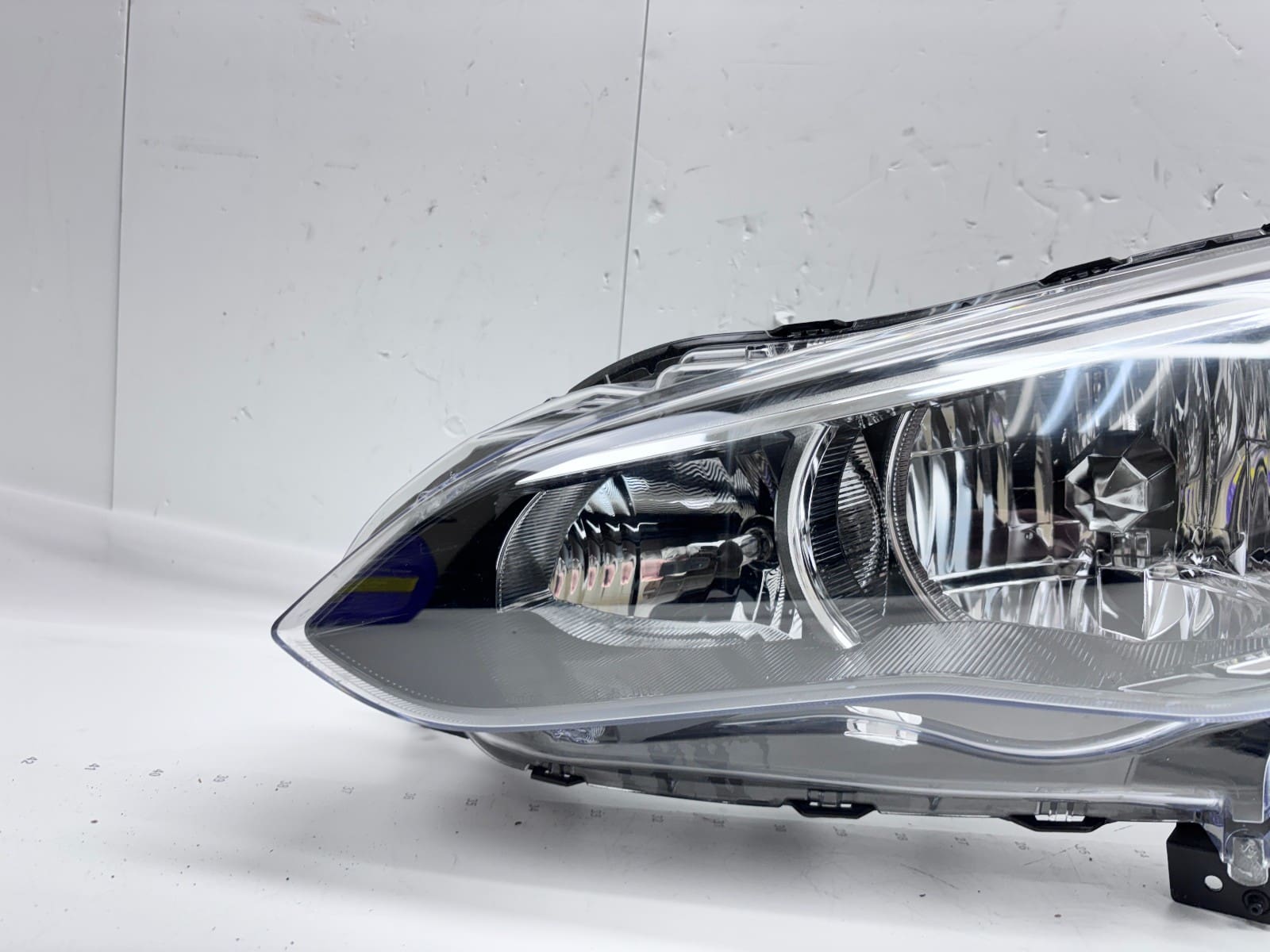 Subaru Crosstrek Impreza 2017-23 Halogen Front Left OEM Headlight - Image 3