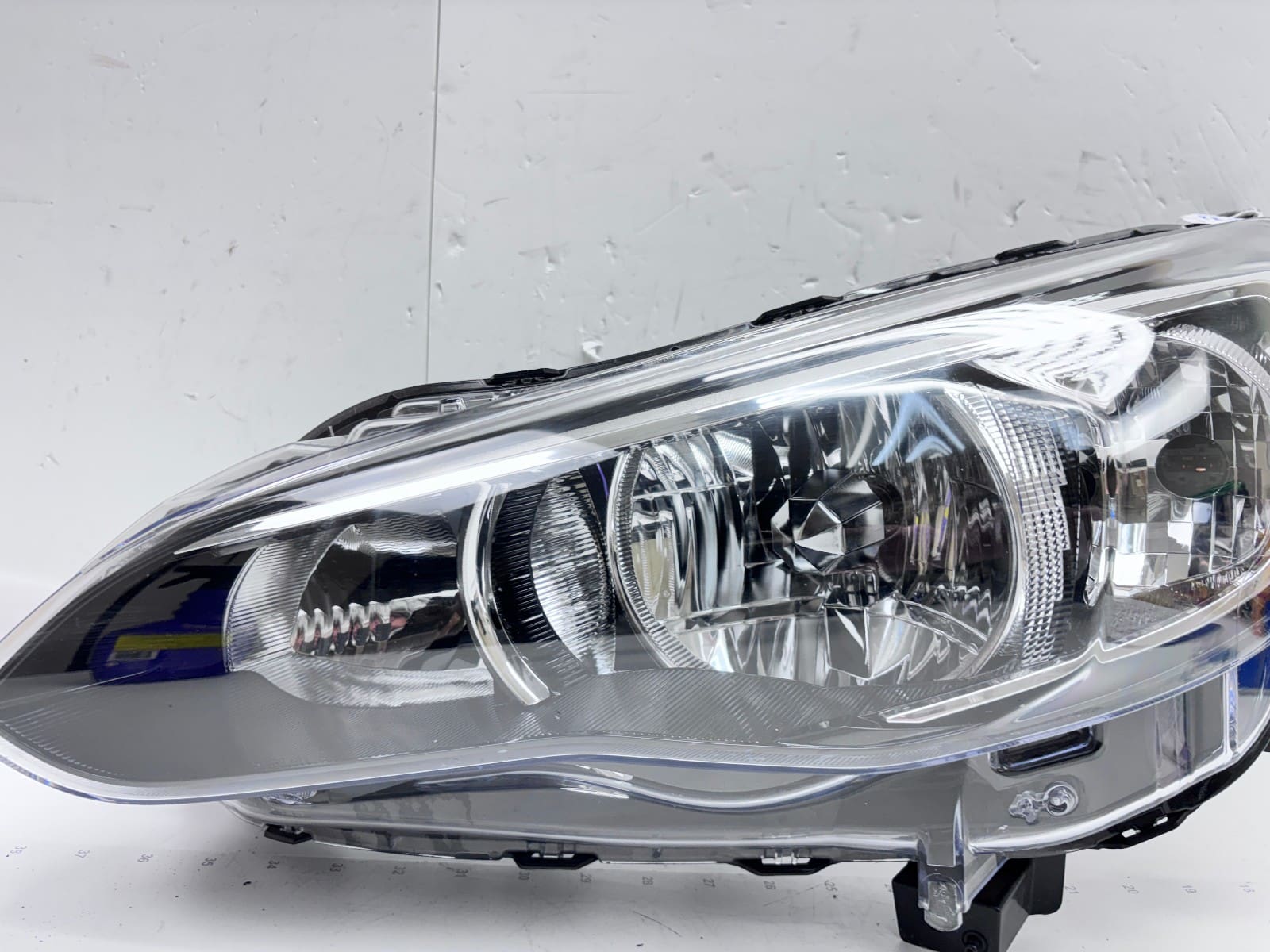 Subaru Crosstrek Impreza 2017-23 Halogen Front Left OEM Headlight - Image 4