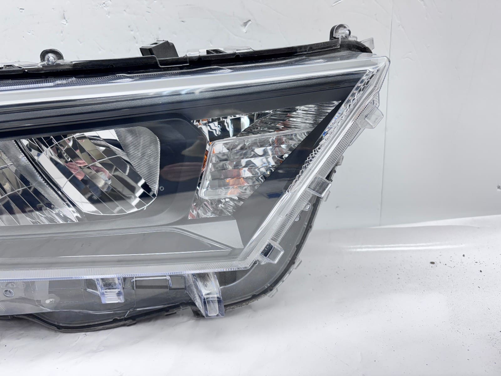 Toyota RAV4 2019-21 LED Right Passenger Side OEM Headlight 81110-0R142 - Image 2