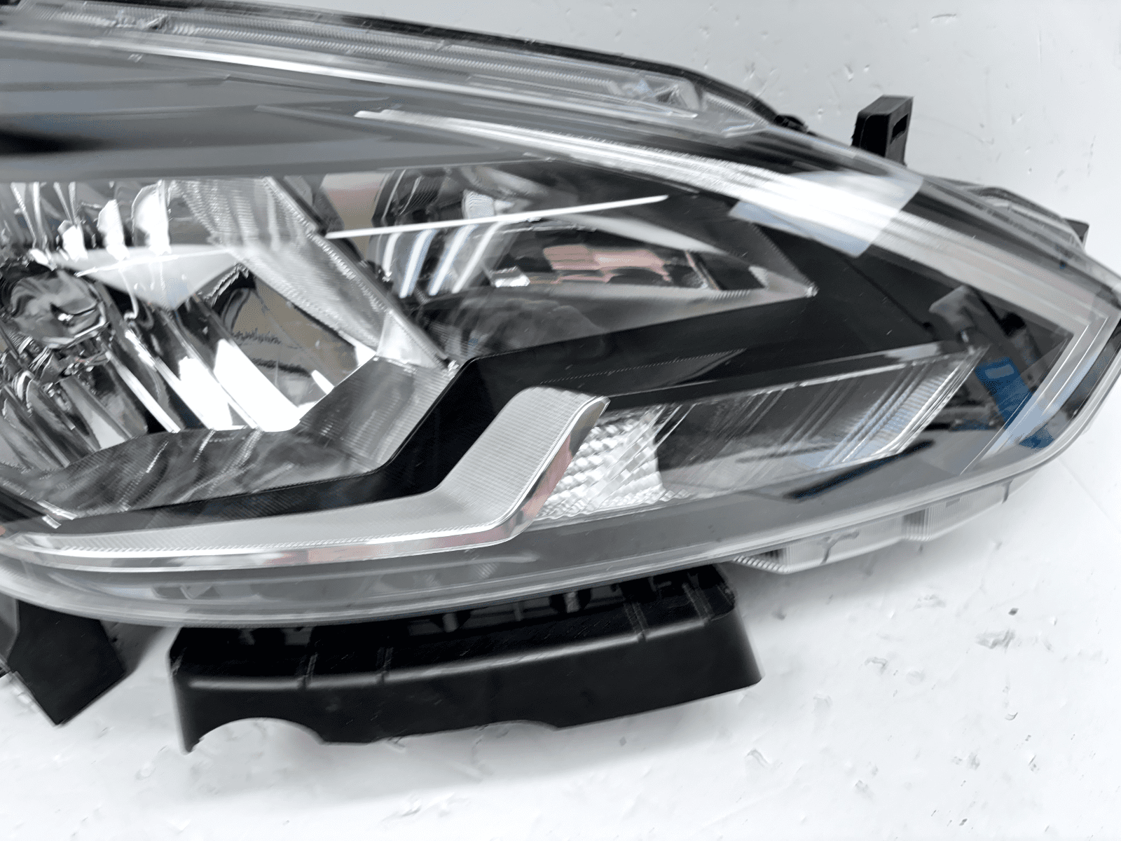 2016-19 Nissan Sentra Halogen Front Right OEM Headlight Black Housing - Image 7