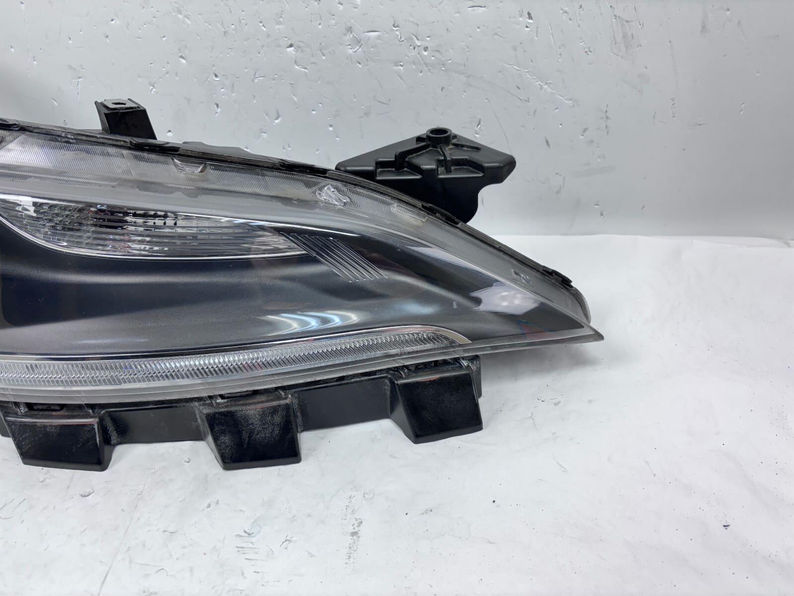 NICE 2015-17 Chrysler 200 Halogen Front Right OEM Headlight 68284783AA - Image 2